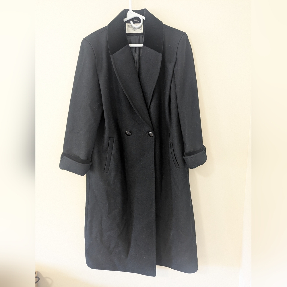 Vintage International Scene Ladies Long Black Wool Coat 11/12 Velvet Trim Lined